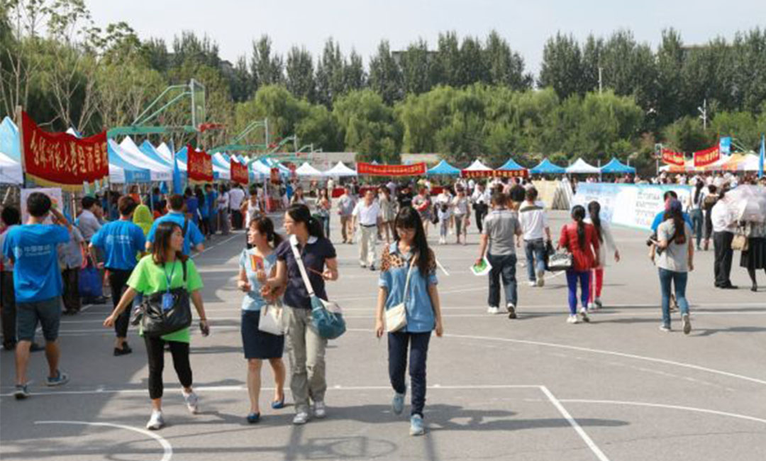 西青西青汇华学院新生招商活动策划